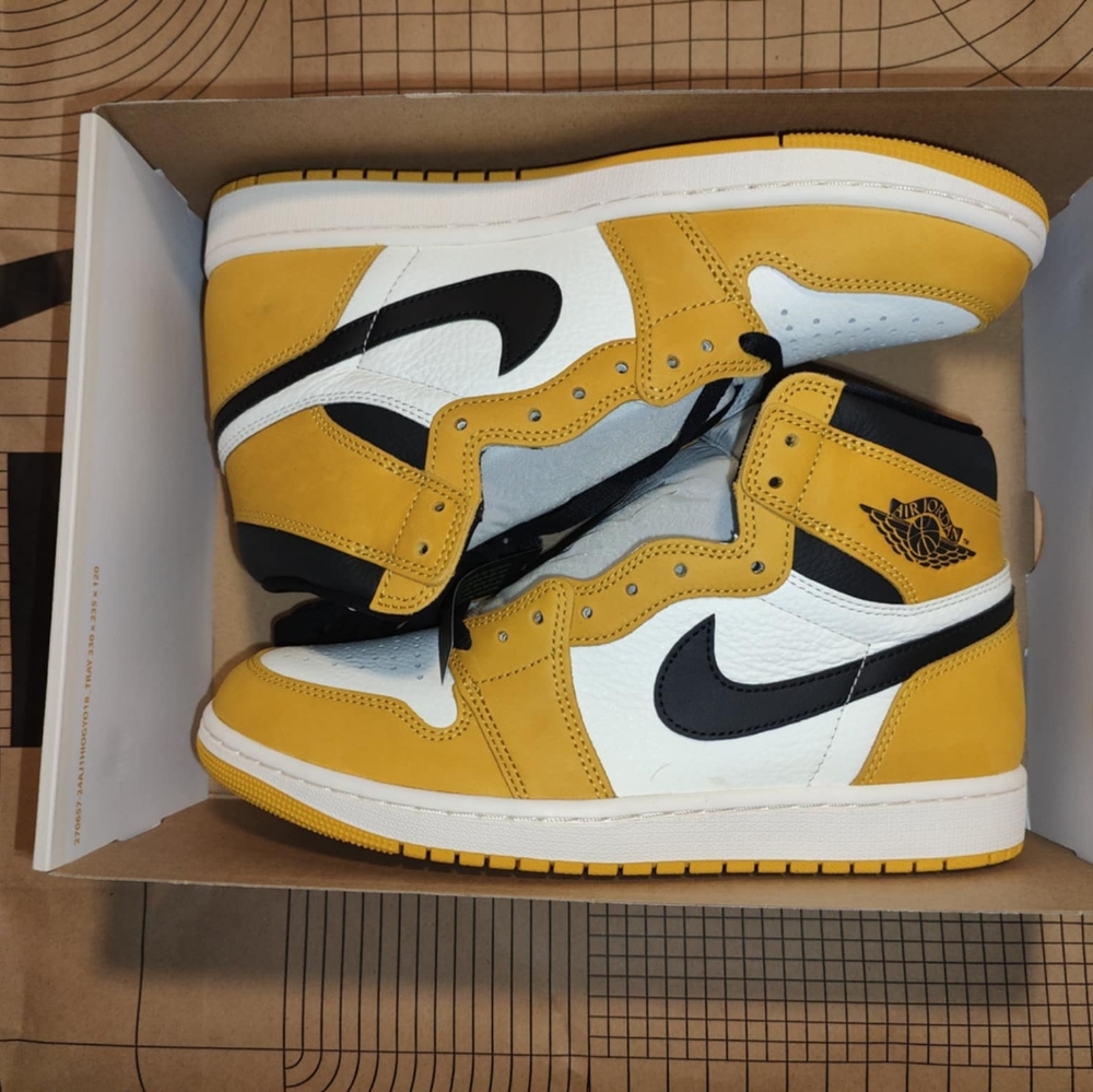 AIR JORDAN 1 RETROHIGH OG. Size 10. YELLOW OCHRE/BLACK-SAILJAUNE OCRENVOILE/NOI.
